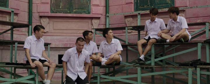 Кадр из фильма Опасные парни / Wai peng nak leng kha san (2014)