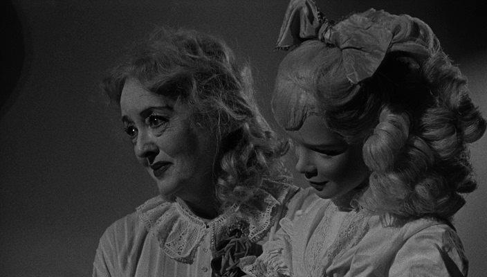 Кадр из фильма Что случилось с Бэби Джейн? / What Ever Happened to Baby Jane? (1962)