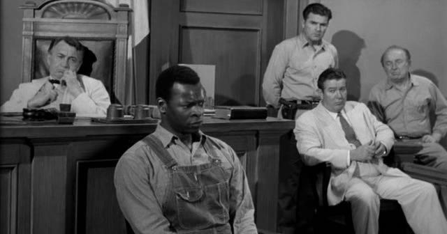 Кадр из фильма Убить пересмешника / To Kill a Mockingbird (1962)