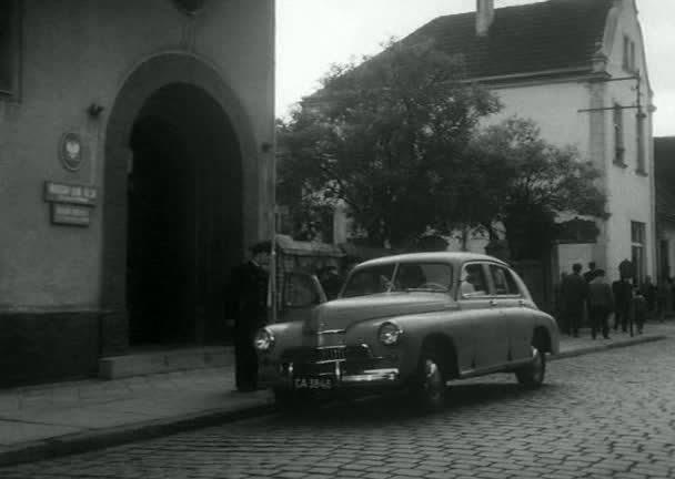 Кадр из фильма Девушка из банка / Zbrodniarz i panna (1963)