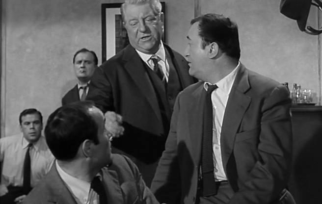 Кадр из фильма Мегрэ и гангстеры / Maigret voit rouge (1963)