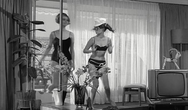 Кадр из фильма Квартира для девочек / L'appartement des filles (1963)
