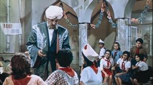 Кадры из фильма Волшебный халат / Sehirli xalat (1964)