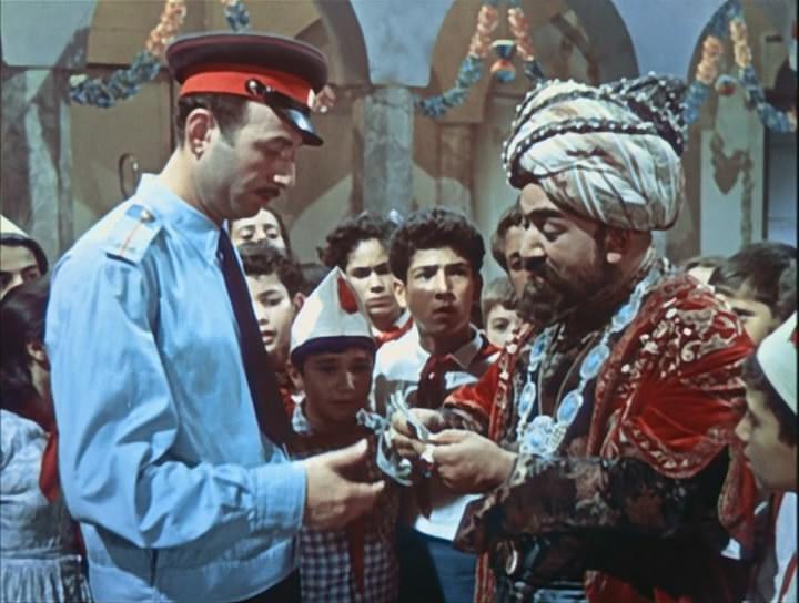 Кадр из фильма Волшебный халат / Sehirli xalat (1964)
