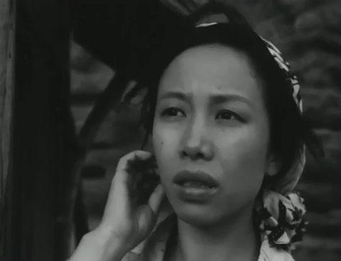 Кадр из фильма Женщина в песках / Suna no onna (1964)