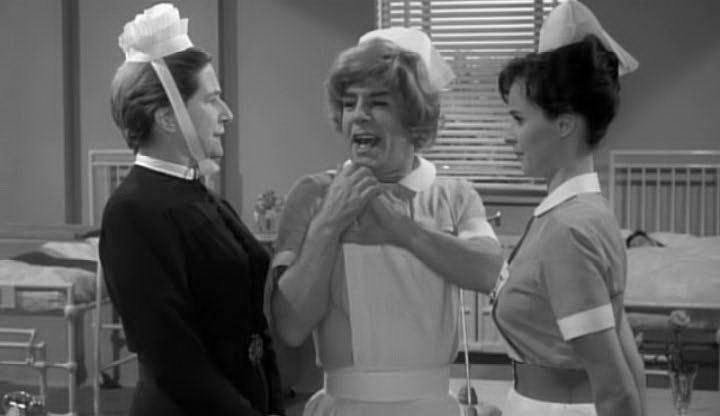 Кадр из фильма Мистер Питкин в больнице / A Stitch in Time (1964)
