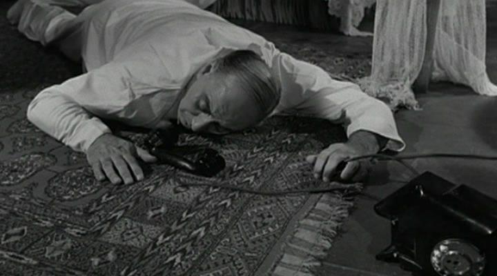 Кадр из фильма Очаровательная идиотка / Une ravissante idiote (1964)