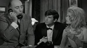 Кадры из фильма Очаровательная идиотка / Une ravissante idiote (1964)