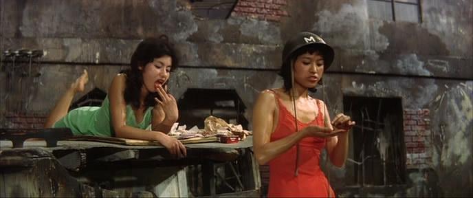 Кадр из фильма Ворота плоти / Nikutai no mon (Gate of Flesh) (1964)