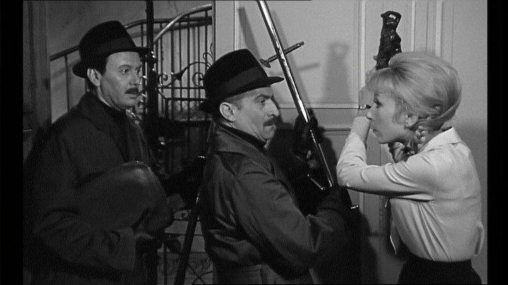 Кадр из фильма Мышь среди мужчин / Un drôle de caïd (1964)