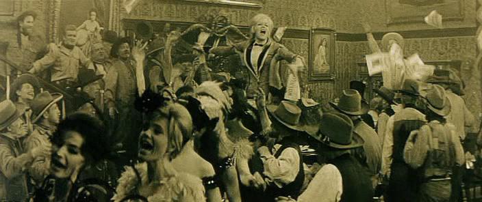 Кадр из фильма Лимонадный Джо / Limonádový Joe aneb Konská opera (1964)