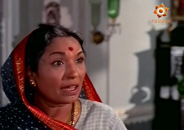 Кадр из фильма Семья / Khandan (1965)