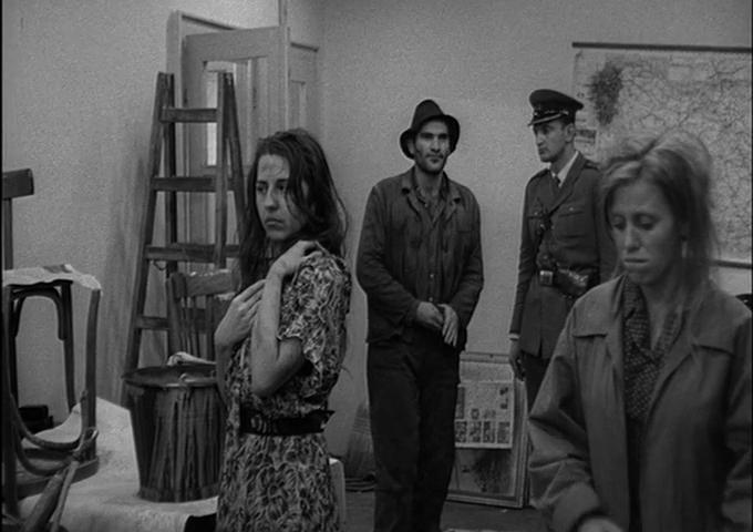 Кадр из фильма Человек не птица / Čovek nije tica (1965)