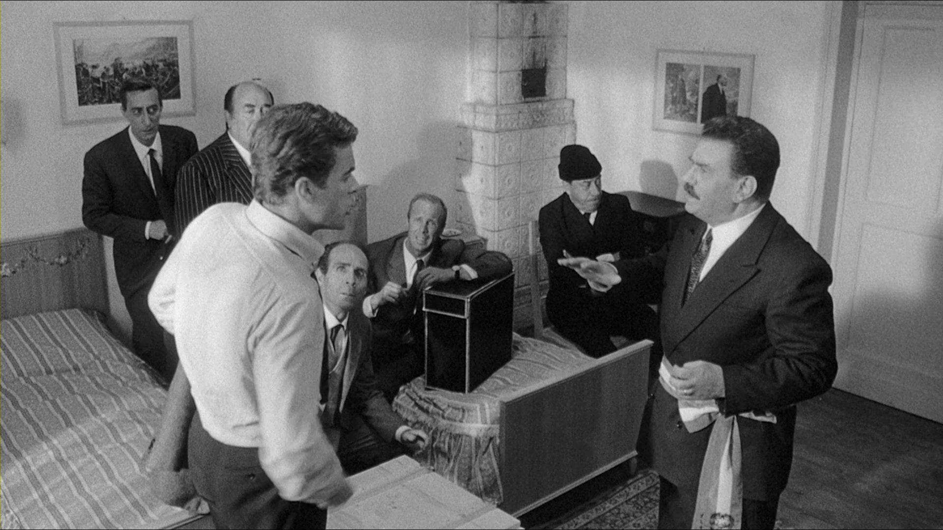 Кадр из фильма Товарищ Дон Камилло / Il Compagno Don Camillo (1965)