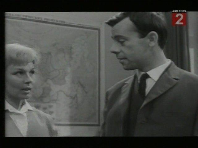 Кадр из фильма Мимо окон идут поезда (1966)