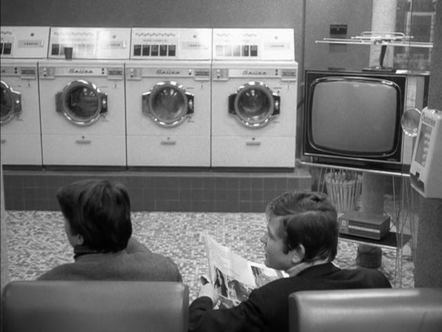 Кадр из фильма Мужское-женское / Masculin féminin (1966)