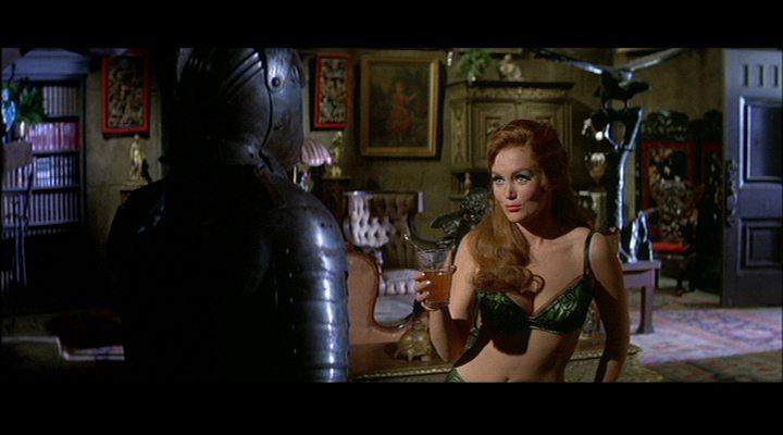 Кадр из фильма Призрак в невидимом бикини / The Ghost in the Invisible Bikini (1966)