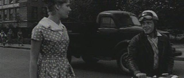 Кадр из фильма Рано утром (1966)
