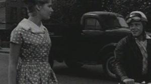 Кадры из фильма Рано утром (1966)