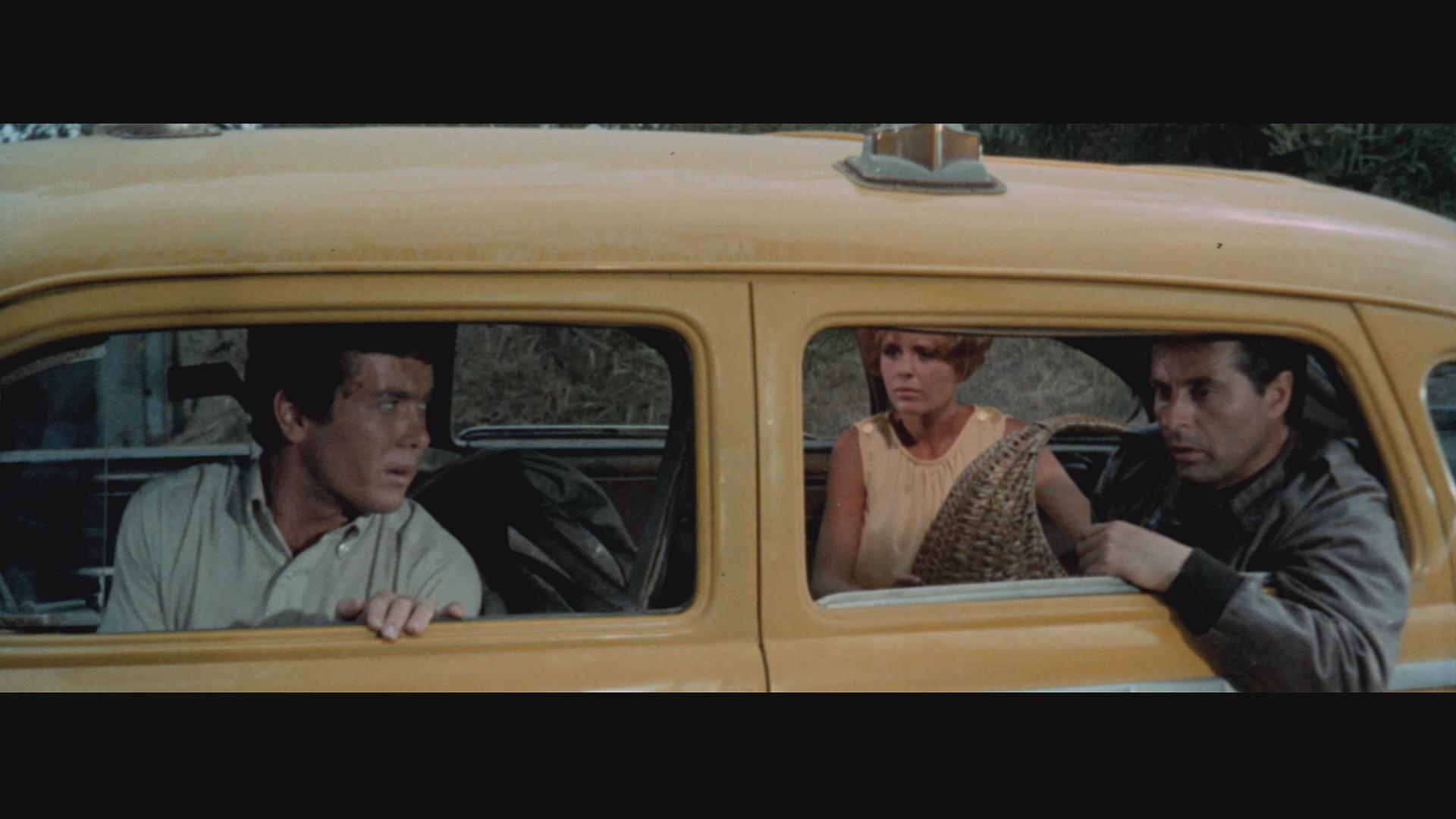 Кадр из фильма Фантастическое вторжение на планету Земля / The Bubble (1966)