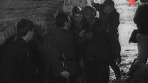 Кадры из фильма Война под крышами (1967)