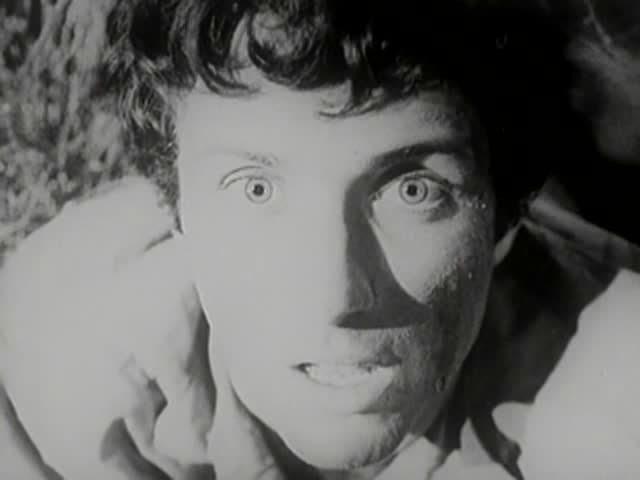 Кадр из фильма Он шел полями / Hu Halach B'Sadot (1967)