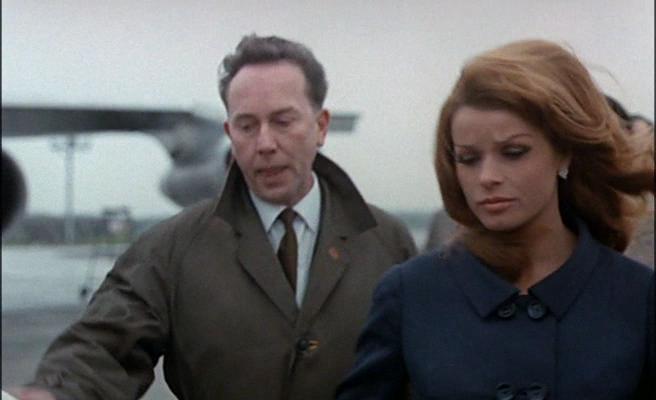 Кадр из фильма В шкуре шпиона / Peau d'espion (1967)