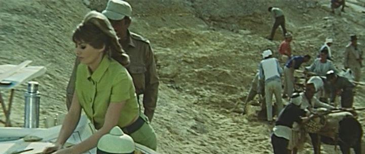 Кадр из фильма Золотой сфинкс / La sfinge d'oro (1967)