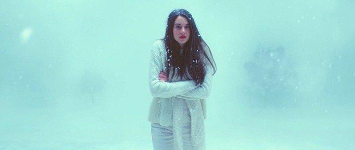 Кадр из фильма Белая птица в метели / White Bird in a Blizzard (2014)