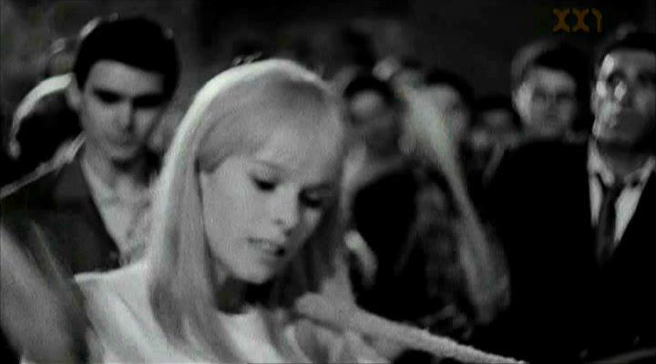 Кадр из фильма Мятный коктейль со льдом / Peppermint Frappé (1967)
