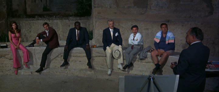 Кадр из фильма Самый крупный куш / The Biggest Bundle of Them All (1968)