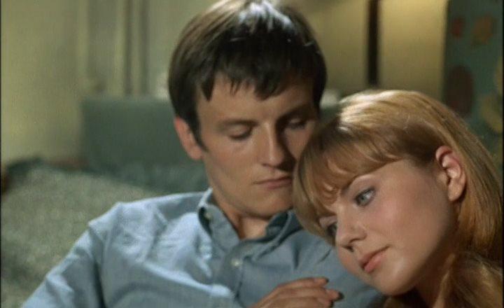 Кадр из фильма Неприличная женщина / La petite vertu (1968)