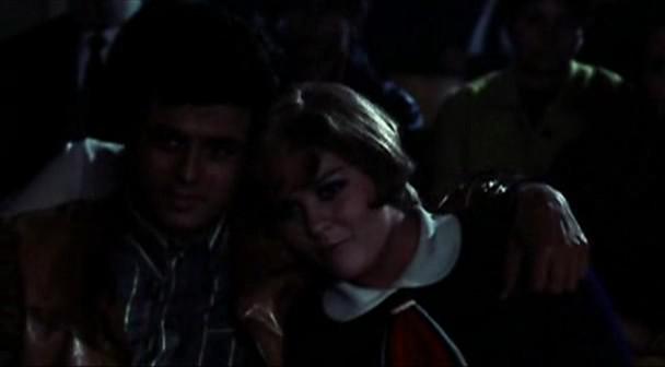 Кадр из фильма Женщины и берсальеры / Donne... botte e bersaglieri (1968)