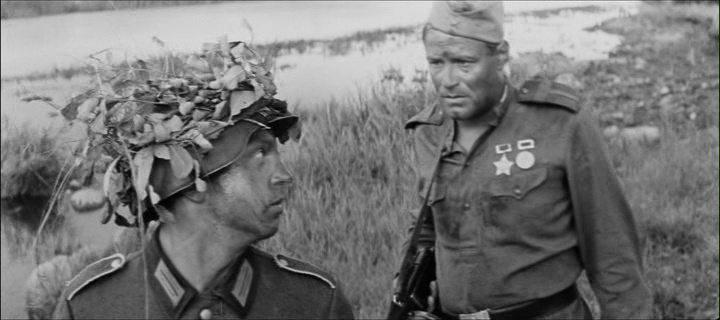 Кадр из фильма Люди в солдатских шинелях / Inimesed sõdurisinelis (1968)