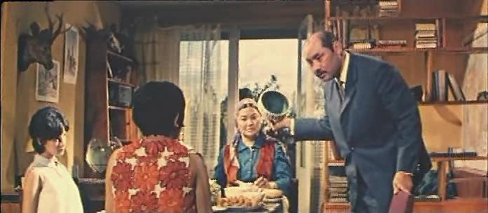Кадр из фильма Ангел в тюбетейке (1968)