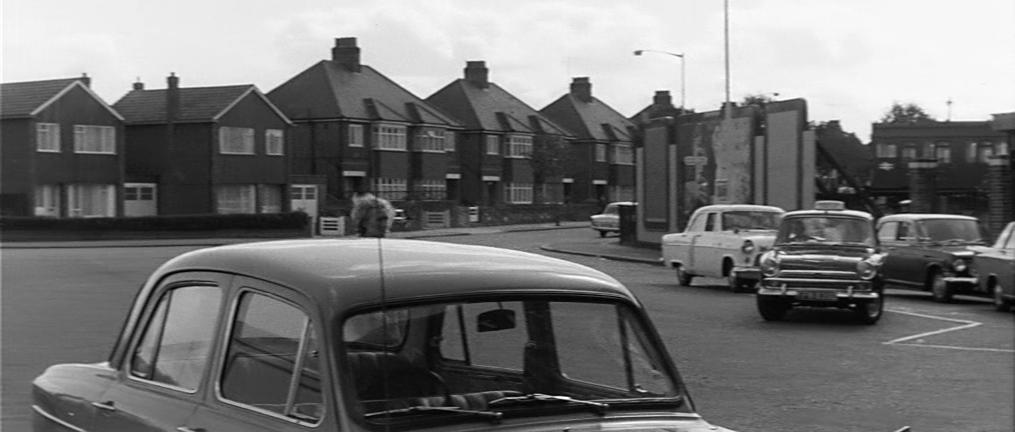 Кадр из фильма Мертвый сезон (1968)