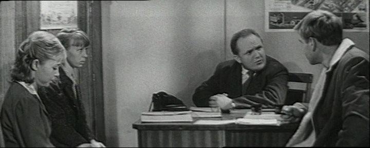 Кадр из фильма Черт с портфелем (1968)
