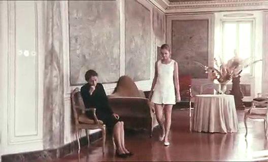 Кадр из фильма Насилие в песках / Le lys de mer (1969)