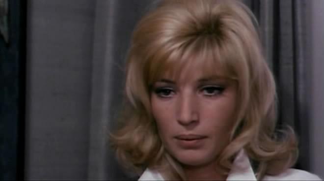 Кадр из фильма Алая женщина / La femme écarlate (1969)