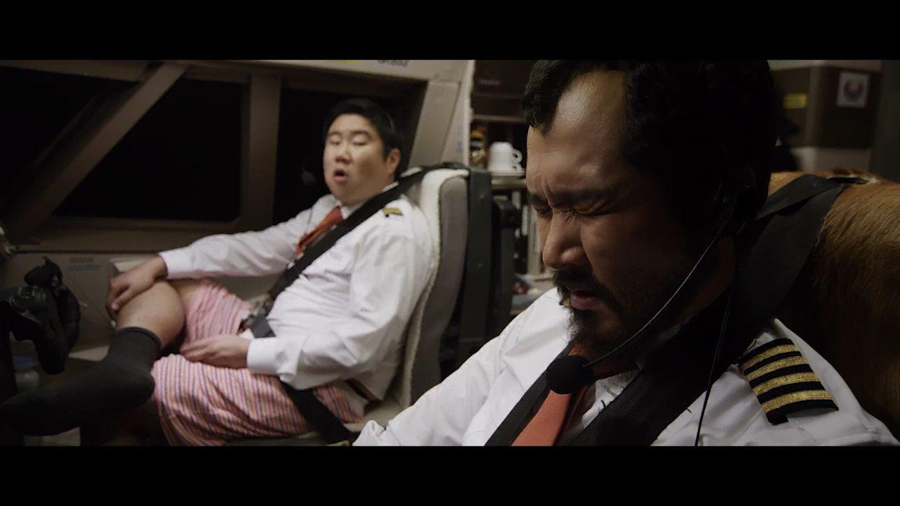 Кадр из фильма Пристегните ремни / Rol-lu-ko-seu-tu (2013)