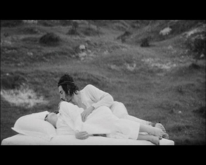 Кадр из фильма Ложе девы / Le lit de la vierge (1969)