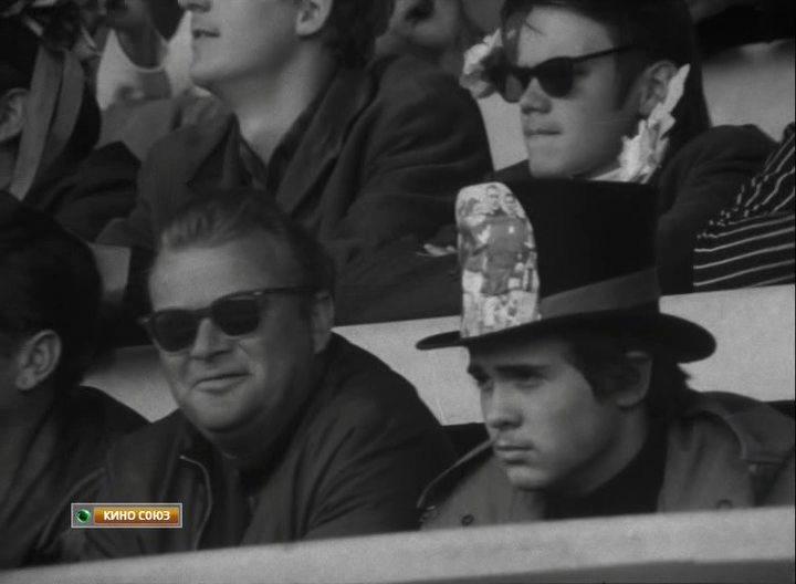 Кадр из фильма Преступник сидит на стадионе Уэмбли / Der Mörder sitzt im Wembley-Stadion (1970)