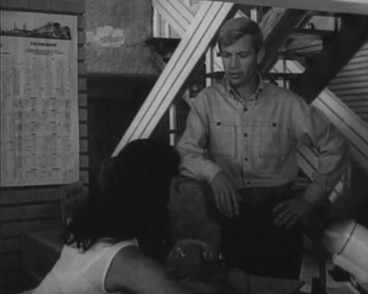 Кадр из фильма Человек в проходном дворе / 12+ (1971)