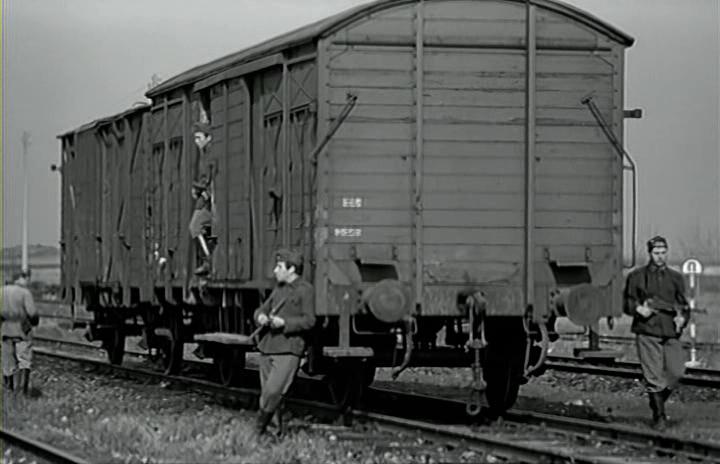 Кадр из фильма Украденный поезд / Otkradnatiyat vlak (1971)