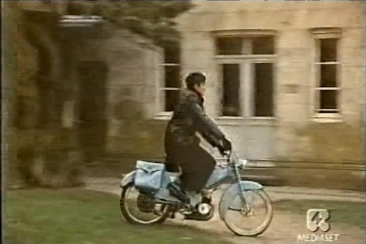 Кадр из фильма Потише, басы! / Doucement les basses (1971)