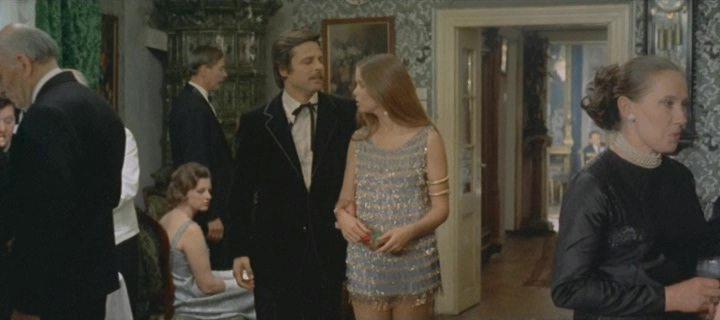 Кадр из фильма Короткая ночь стеклянных кукол / Corta notte delle bambole di vetro, La (1971)