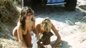 Кадры из фильма Любовь на горячем песке / Ready, Willing and Able (1971)
