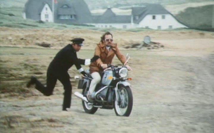 Кадр из фильма Любовь на горячем песке / Ready, Willing and Able (1971)