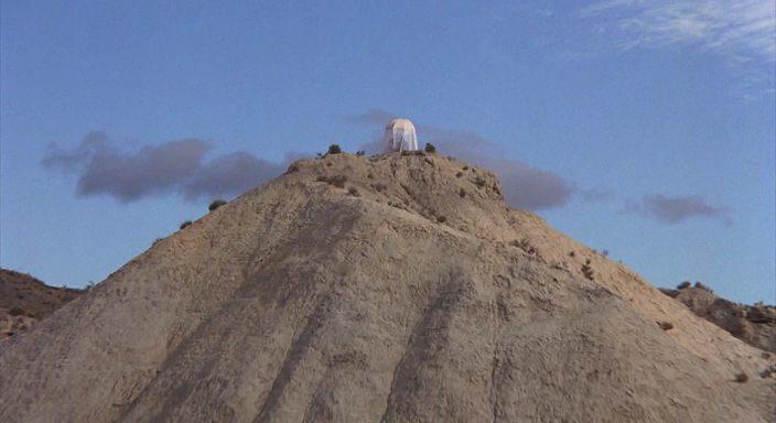 Кадр из фильма Возвращение доктора Файбса / Dr. Phibes Rises Again (1972)