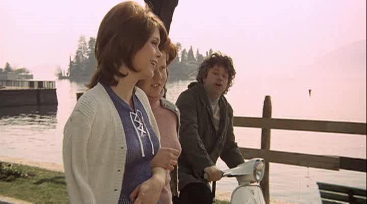 Кадр из фильма Везет богачам / Beati i ricchi (1972)